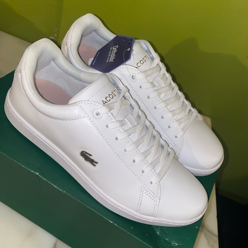 BRAND NEW NEVER WORN Lacoste sneaker